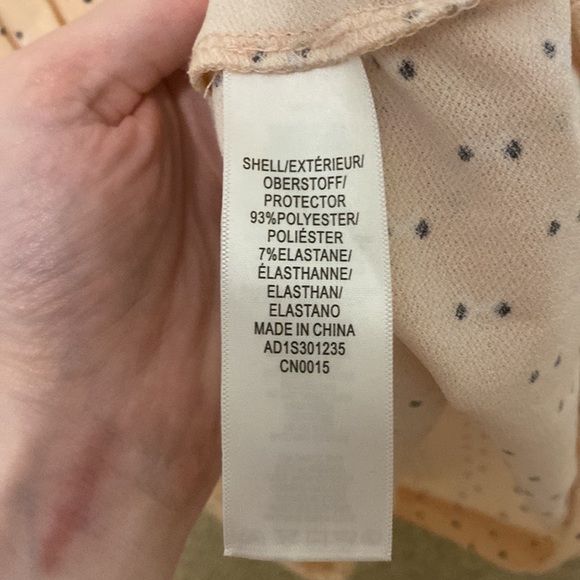 Cream colored blouse - Picture 7 of 10